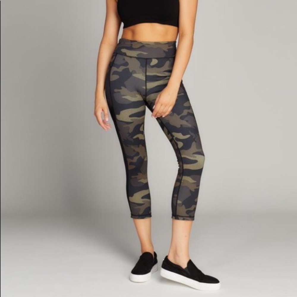 Reversible Camouflage Leggings. Size M.